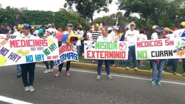 Marcha de los médicos en el estado Lara / Foto @carlosi_Suárez