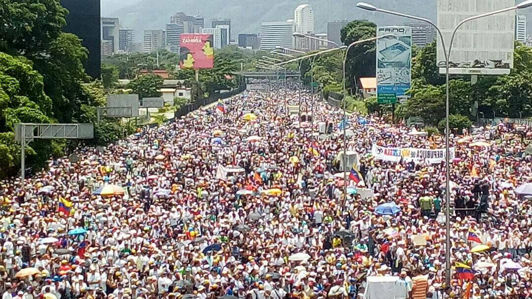 La FOTO: La autopista Francisco Fajardo a la 1:18 pm #SomosMillones