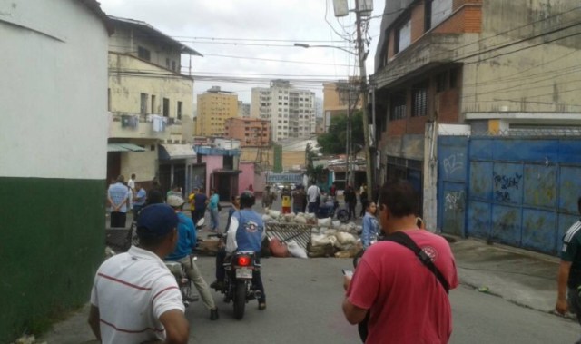 Barricada en La Matica, Los Teques, estado Miranda / Foto @RAPS14_2daParte 