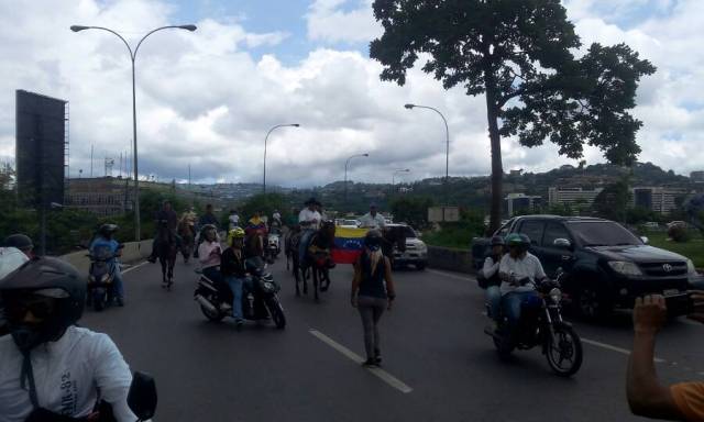 Manifestantes concentrados en Parque Cristal / Foto: Régulo Gómez - La Patilla