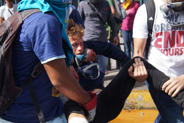 Reportan un afectado por inhalación de gases lacrimógenos en Las Mercedes. Foto: Gabriela Gómez / LaPatilla.com