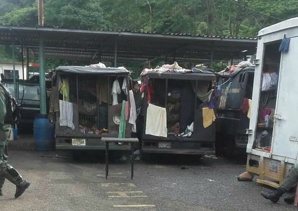 ¡Inhumano! Más de 100 detenidos durante protestas en Táchira permanecen en patrullas (Foto)