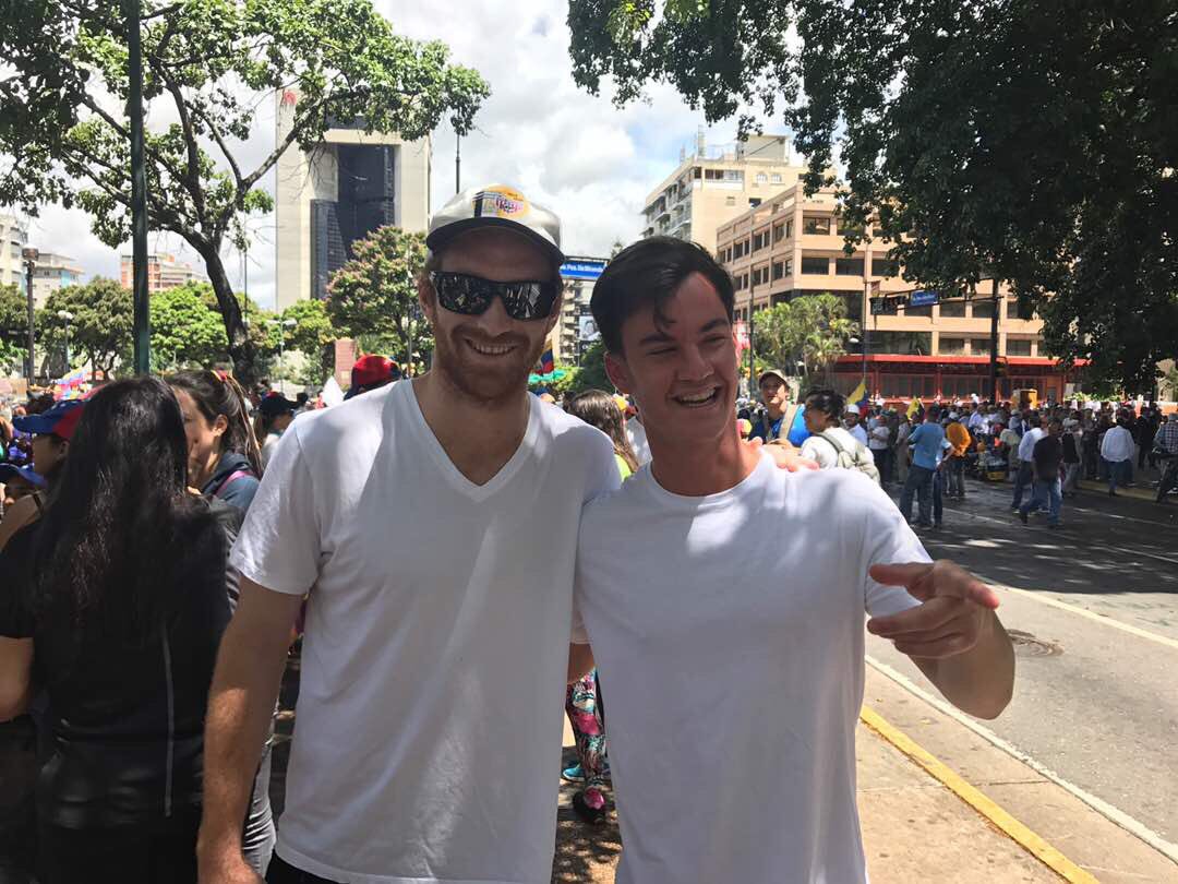 Jugadores de la Vinotinto dijeron presente en la marcha de la juventud #30May