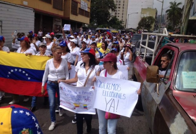 Mujeres en la marcha contra la represión este #6May / Foto DiarioAvanceWeb