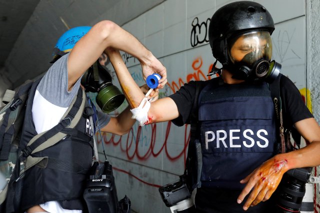 La fuerte represión de la GN contra la Marcha de Los Libertadores. REUTERS/Marco Bello