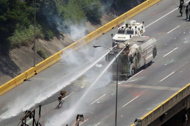 La fuerte represión de la GN contra la Marcha de Los Libertadores. REUTERS/Christian Veron