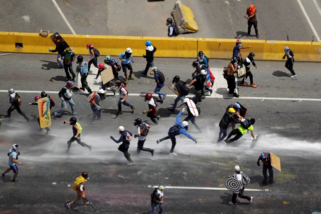 La fuerte represión de la GN contra la Marcha de Los Libertadores. REUTERS/Christian Veron