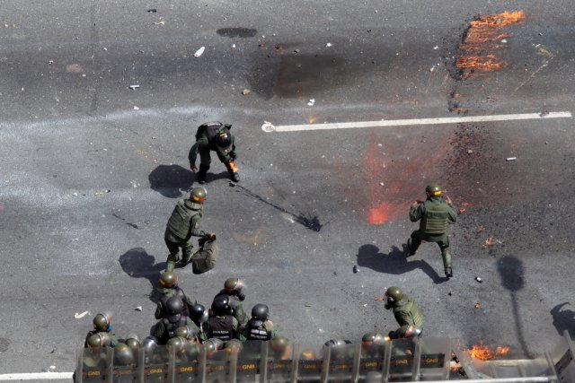 La fuerte represión de la GN contra la Marcha de Los Libertadores. REUTERS/Christian Veron