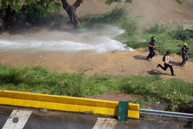 La fuerte represión de la GN contra la Marcha de Los Libertadores. REUTERS/Christian Veron