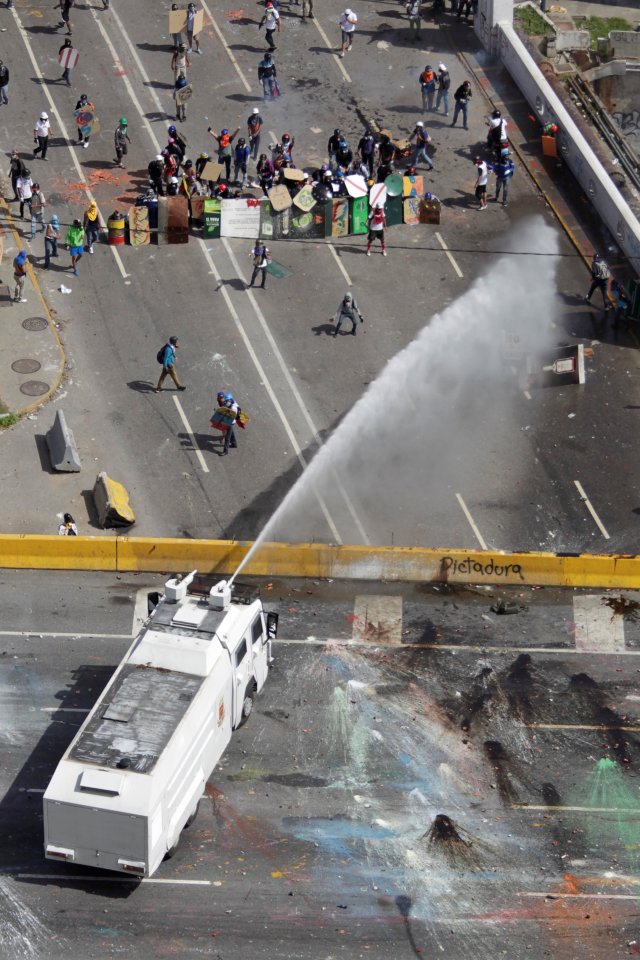 La fuerte represión de la GN contra la Marcha de Los Libertadores. REUTERS/Christian Veron