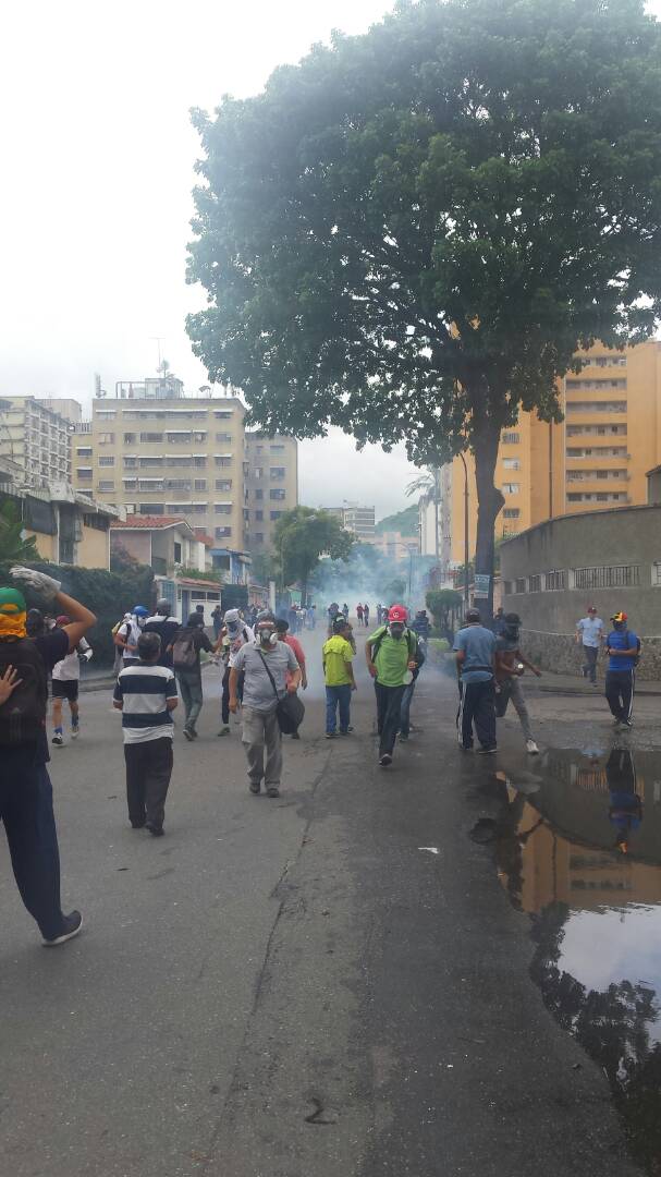 Desalojan colegio en Montalbán: Gases represores afectaron a los niños (FOTOS + VIDEOS)