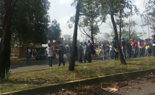 Estudiantes de la Ucab, extensión Ciudad Guayana, estado Bolívar / Foto @DiarioPrimicia 