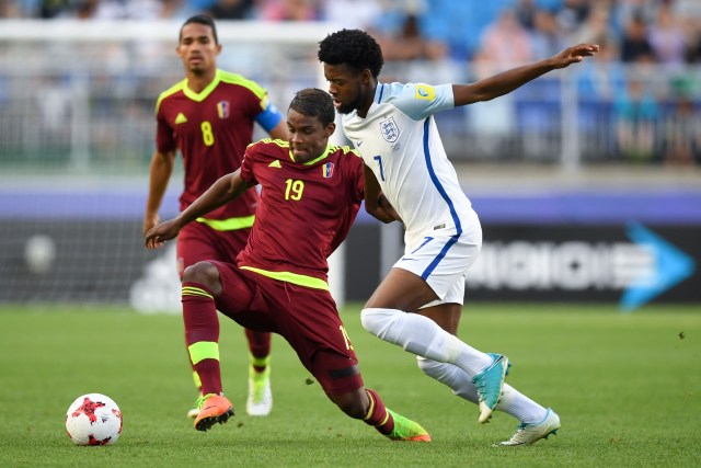 Con el número 19, el delantero venezolano Sergio Córdova (Foto: AFP)