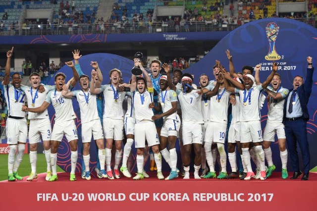 Así celebró Inglaterra su triunfo en el Mundial Sub 20. AFP PHOTO / JUNG Yeon-Je