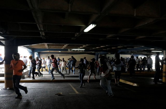 La GNB ingresó al CCCT donde se resguardaban algunos manifestantes. REUTERS/Marco Bello