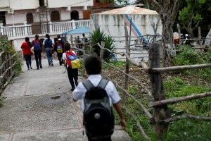Con política clandestina, oposición gana terreno entre los más pobres de Venezuela (Fotos)