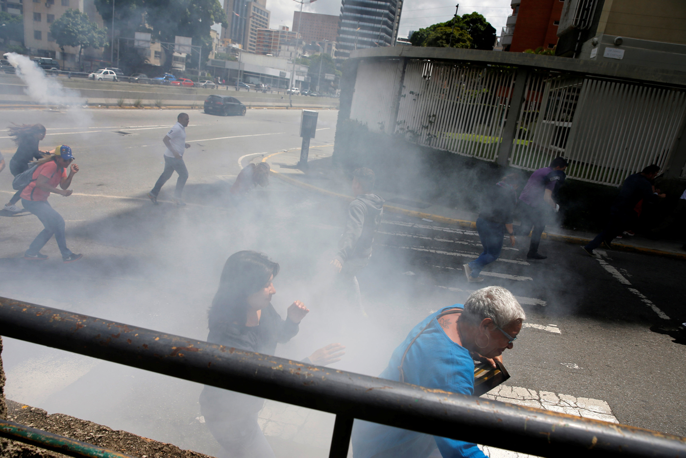 Gobierno volvió a reprimir a manifestantes pacíficos en varios puntos de la capital este #23Jun