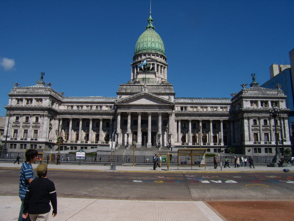 Evacúan el Palacio Legislativo de Argentina por amenaza de bomba