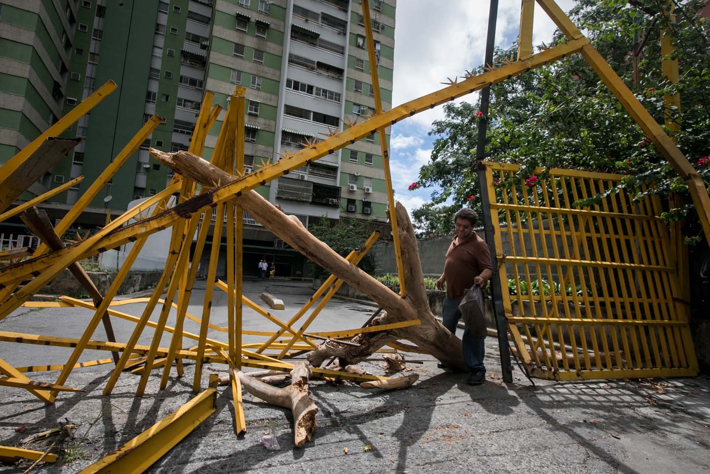 Fiscalía investiga brutal arremetida contra residencias Los Verdes