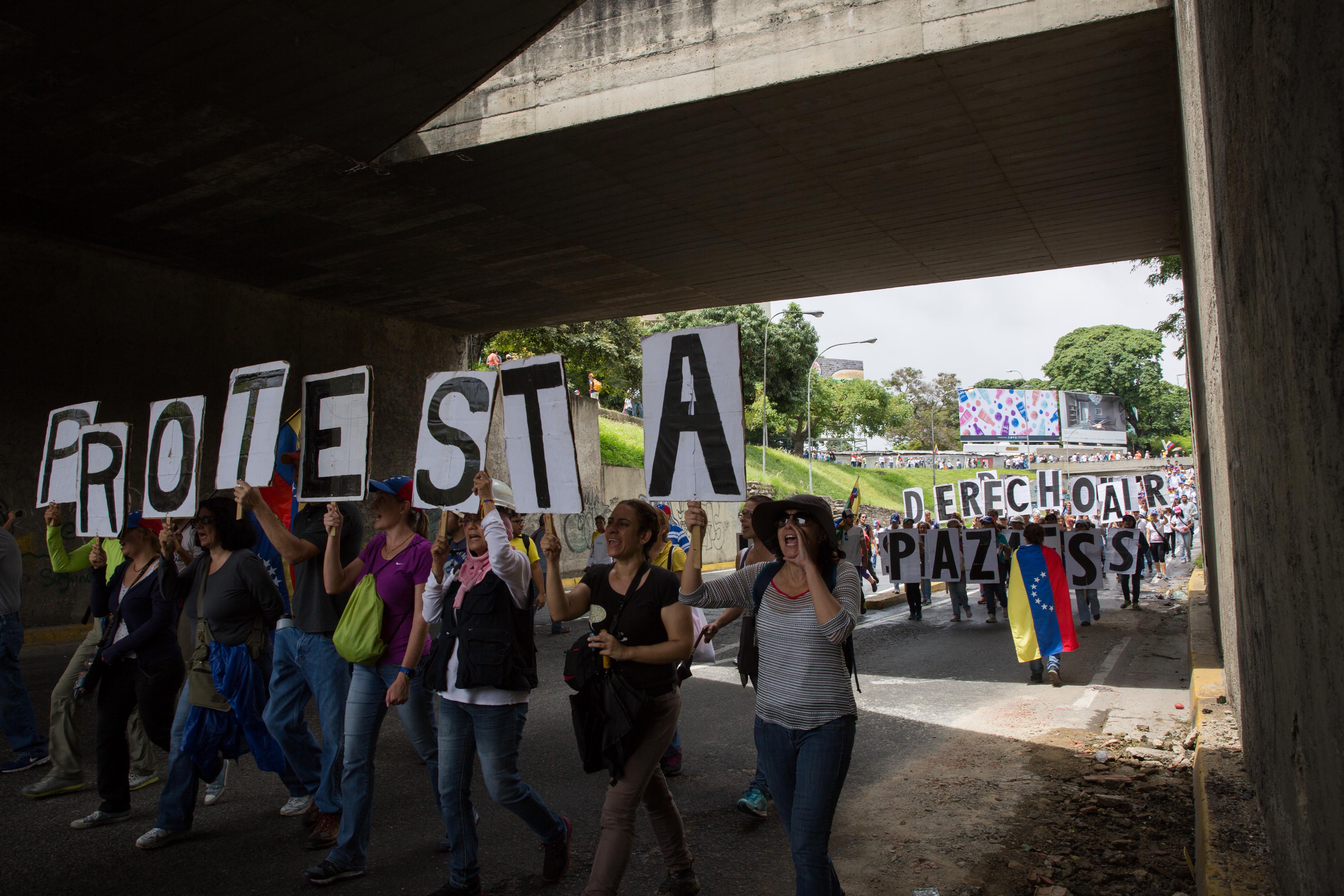 No hay GNB pa’ tanta gente… trancazo en rechazo al gobierno de Maduro un éxito a lo largo y ancho de Venezuela