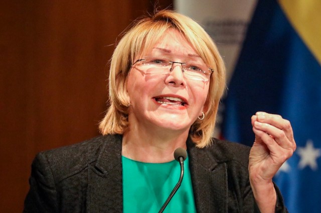 VEN06. CARACAS (VENEZUELA), 28/06/2017.- La fiscal general venezolana, Luisa Ortega Díaz, ofrece una rueda de prensa hoy, miércoles 28 de junio de 2017, en Caracas (Venezuela). Ortega Díaz afirmó hoy que hay un "proceso progresivo de desmontaje del Ministerio Público" y aseguró que el Tribunal Supremo de Justicia (TSJ) pretende hacer con su institución lo mismo que hizo con el Parlamento, aunque recalcó que continuará con sus funciones. EFE/Miguel Gutiérrez