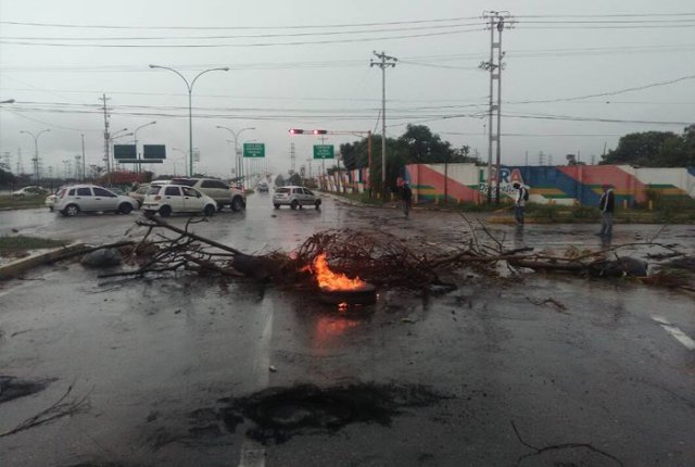 Foto: Barricada en Villa Tabure / El Impulso 