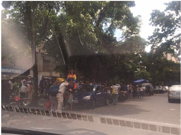 Manifestantes se concentran en Montalbán para iniciar marcha de las ollas vacías #3Jun