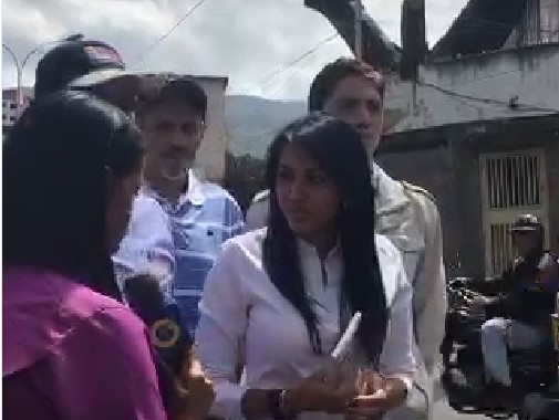 Colectivos agreden a dirigentes de UNT en las afueras del TSJ