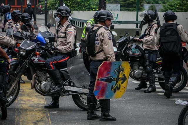 Cuerpos de seguridad redoblan la represión en las marchas. La resistencia sigue. Foto: EFE