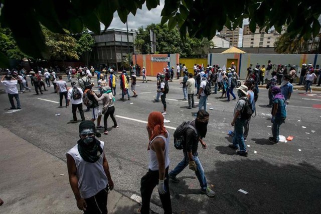 Cuerpos de seguridad redoblan la represión en las marchas. La resistencia sigue. Foto: EFE