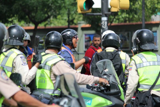 Estragos tras la brutal represión en Altamira este #14Jun/Foto: Régulo Gómez 