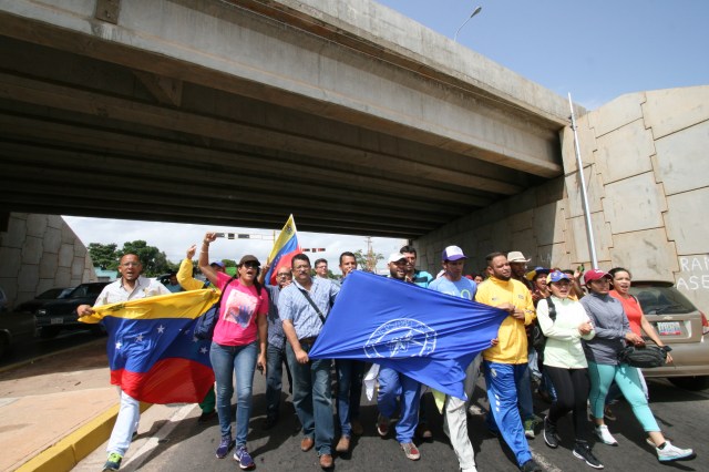 FOTO1 caminan a Caracas