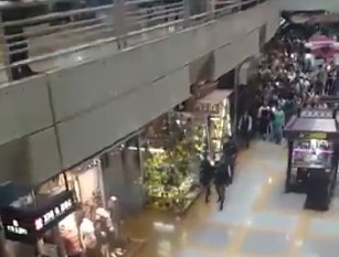 EN VIDEO: Corren a unos GNB en el Sambil de Caracas