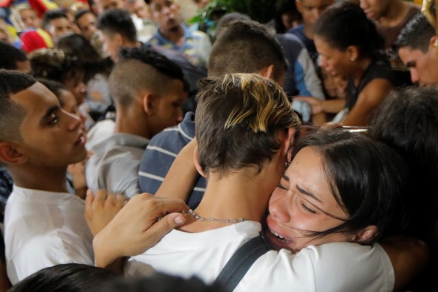 Funeral de Neomar Lander / REUTERS/Marco Bello