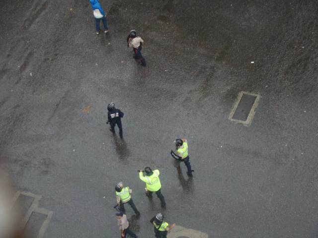 Colectivos y PNB mantienen asediados a vecinos de La Candelaria. Foto: Cortesía