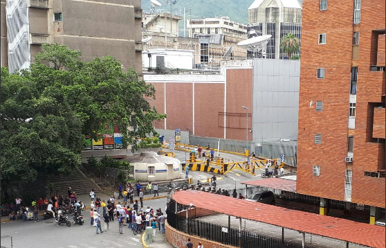 Piquete de la GNB se adelanta para esperar a manifestantes / Foto: Provea