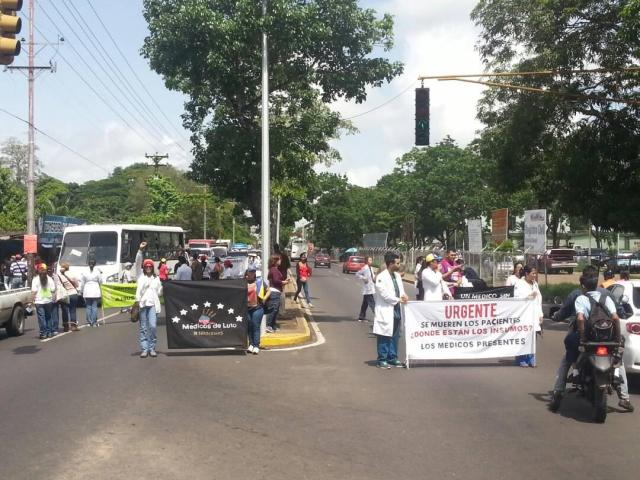 Foto: Los médicos de Monagas protestaron por la falta de insumo / José Manuel Olivares 