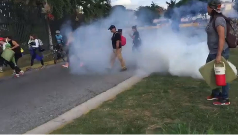 Reprimen nuevamente a manifestantes en la Francisco Fajardo #5Jun