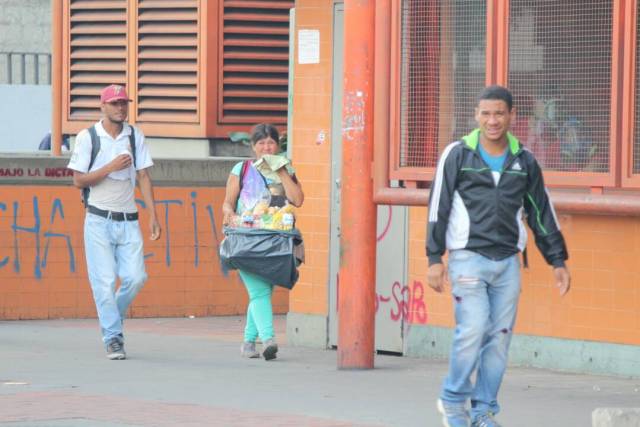 Personas afectadas tras la represión de la GNB en la Plaza Francia en Altamira, Foto: Lapatilla /Régulo Gómez 