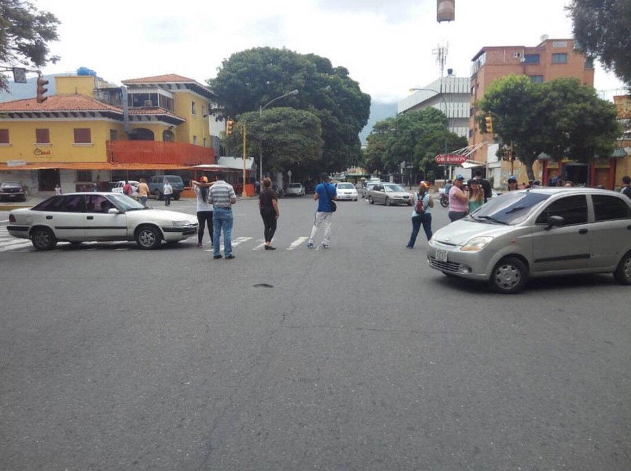 Principales calles y avenidas de Santa Mónica cerradas por el trancazo de este #26Jun (Fotos)