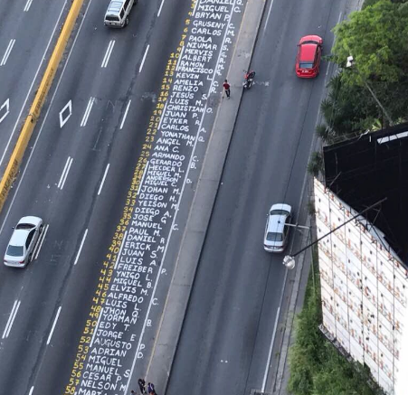 Inmortalizaron y homenajearon a los caídos por la represión en la autopista de Prados del Este (FOTOS + VIDEO)