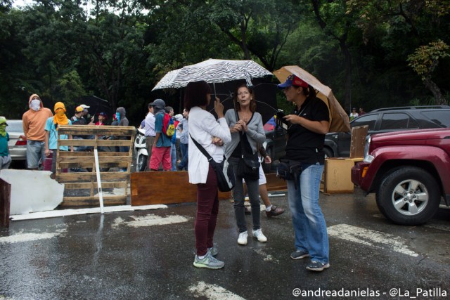 Sociedad civil en el trancazo de este miércoles en Caracas. Foto/Lapatilla