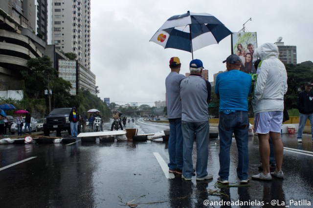 Sociedad civil en el trancazo de este miércoles en Caracas. Foto/Lapatilla