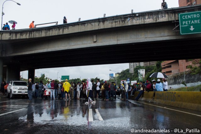 Sociedad civil en el trancazo de este miércoles en Caracas. Foto/Lapatilla