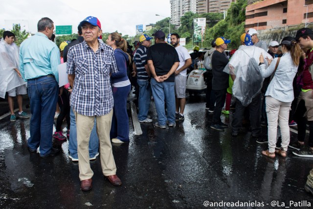 Sociedad civil en el trancazo de este miércoles en Caracas. Foto/Lapatilla