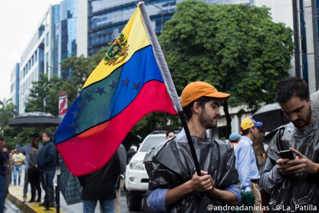 Sociedad civil en el trancazo de este miércoles en Caracas. Foto/Lapatilla