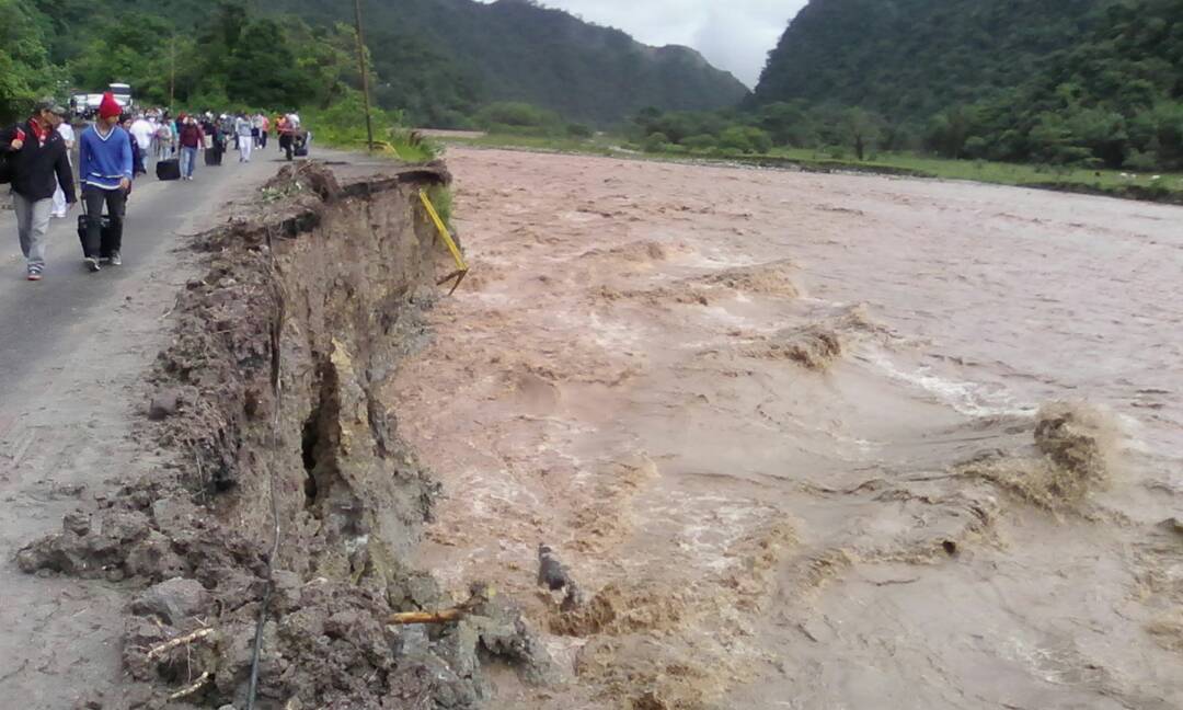 Colapsó en 70% vialidad en la Troncal 5 en el Zigzag