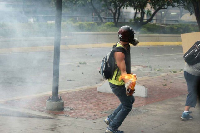 La represión despiadada de los cuerpos de seguridad no logra doblegar a la resistencia opositora. Foto: Eduardo Ríos / LaPatilla.com