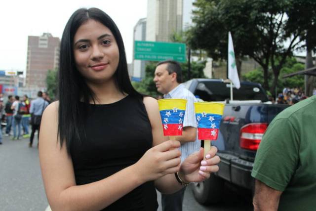 Opositores realizan homenaje a los caídos durante las manifestaciones. Foto: Régulo Gómez / LaPatilla.com 