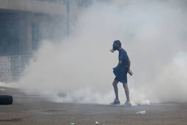 Reprimen en Chacaíto a manifestantes que marchaban hacia la Fiscalía. Foto: Régulo Gómez / LaPatilla.com